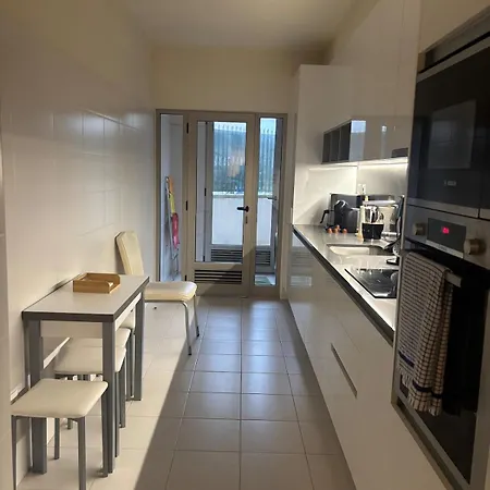شقة 2br Retreat In Lumiar Near Airport W Patio *