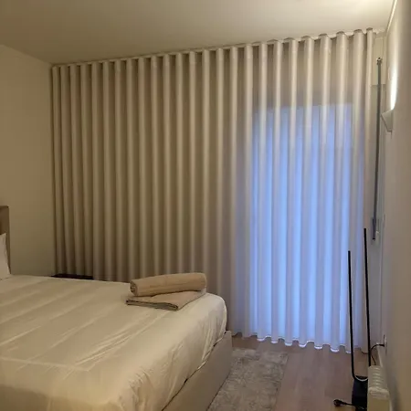 شقة 2br Retreat In Lumiar Near Airport W Patio