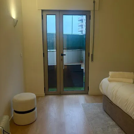 شقة 2br Retreat In Lumiar Near Airport W Patio *