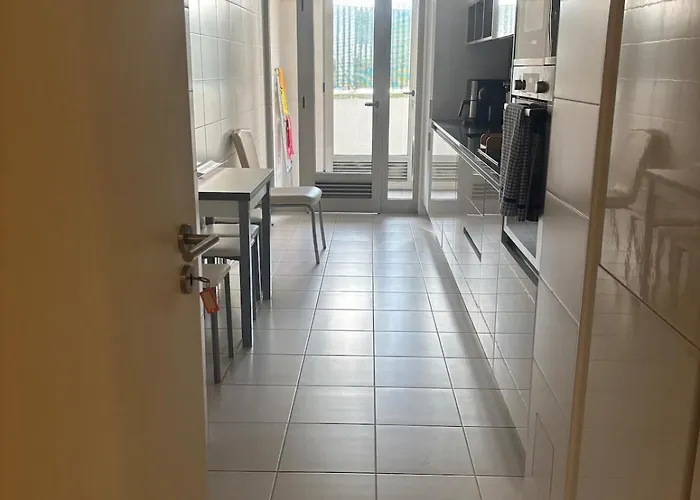 2br Retreat In Lumiar Near Airport W Patio Apartmán *