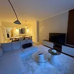2br Retreat In Lumiar Near Airport W Patio דירה ליסבון
